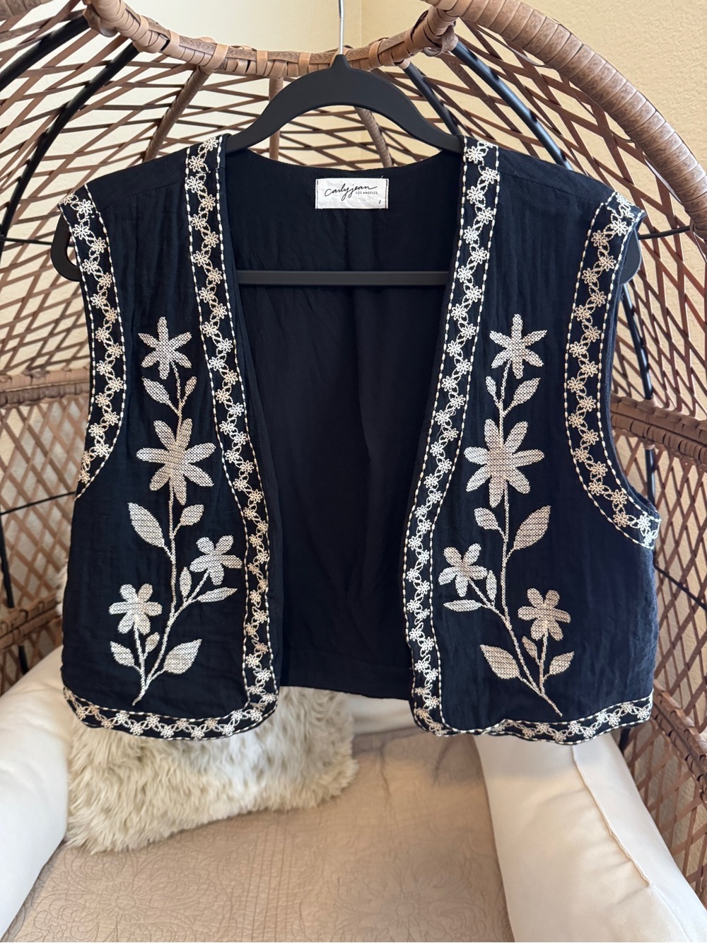 Carly Jean Los Angeles Ruby Cotton Embroidered Vest Large